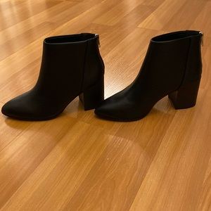 New Black Point Toe Chunky Heel Booties
